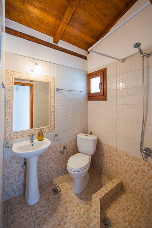 Kamares House Apartments & Studios Вурвуру Экстерьер фото