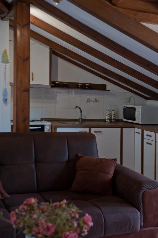 Kamares House Apartments & Studios Вурвуру Номер фото