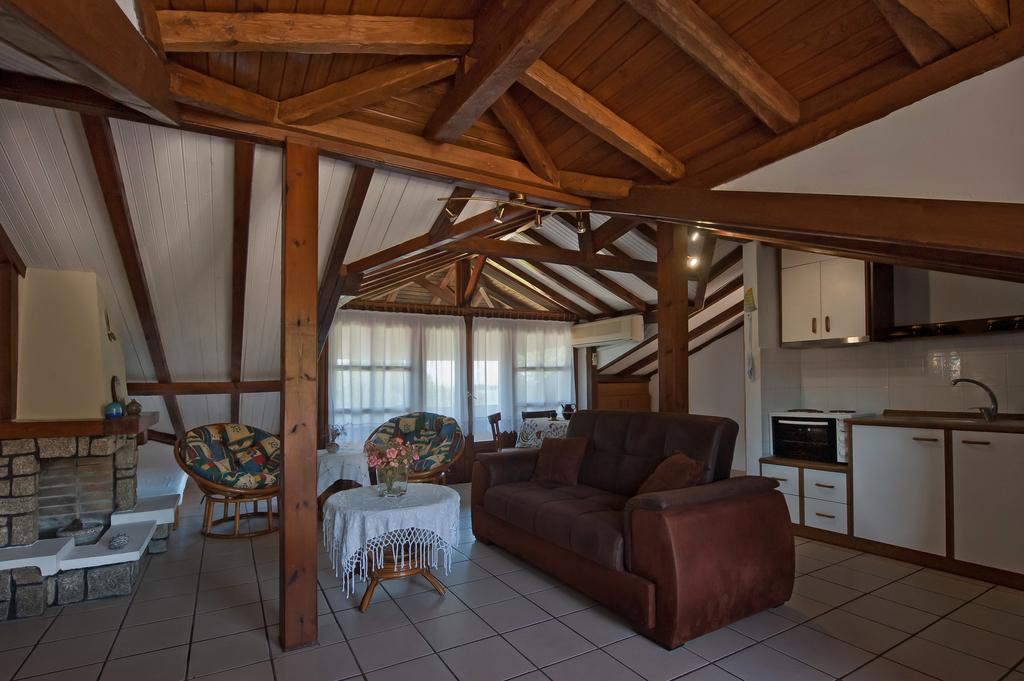 Kamares House Apartments & Studios Вурвуру Номер фото